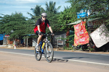 8 Days Central Vietnam Ocean Road Bike Tour